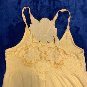 🐞 2/$15 Ruffle and embroidered long tank top